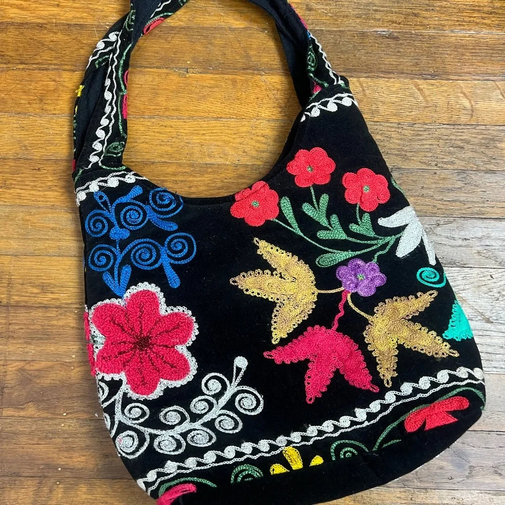 70’s VINTAGE Chenille Metallic Floral Embroidered Black Velvet Hobo Shoulder Bag